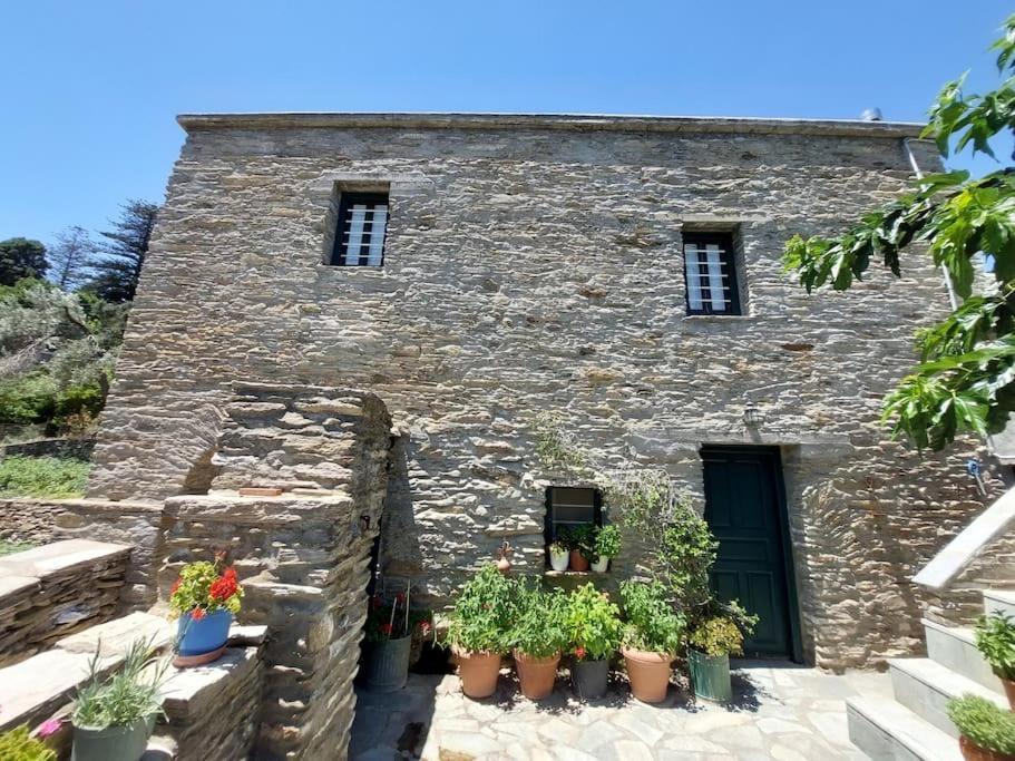 Сasa de vacaciones καμαρα - παραδοσιακό σπίτι σε αγρόκτημα με θέα Ándros